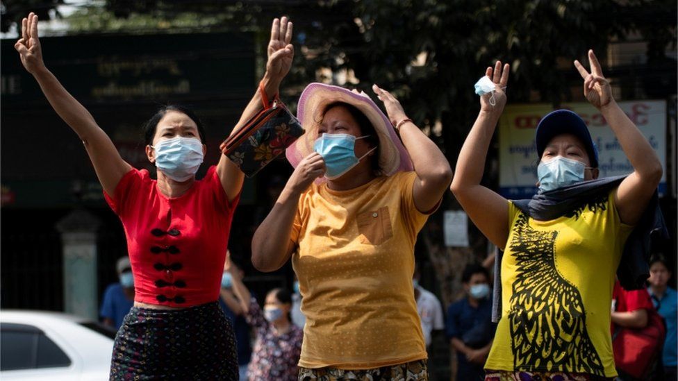 सैनिक शासकविरुद्ध म्यानमारमा लाखौंको प्रदर्शन