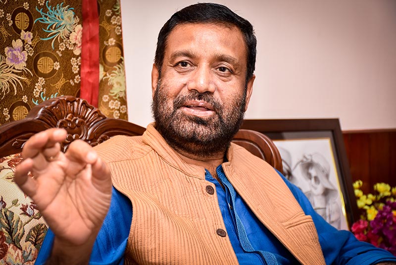 अविश्वास प्रस्तावतिर अघि बढेन कांग्रेस