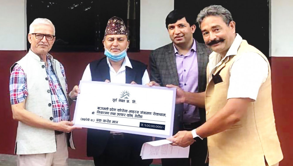 सूर्य नेपालद्वारा सरकारी अस्पताललाई स्वास्थ्य सामाग्री प्रदान