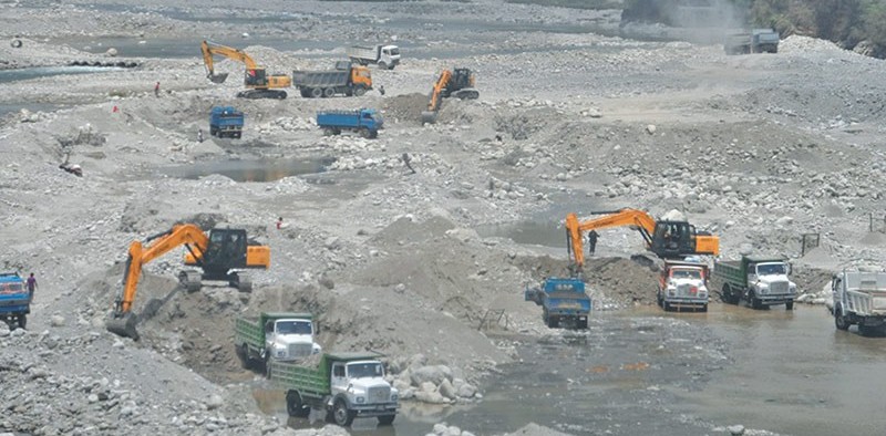 खानीजन्य कार्यक्रम फिर्ता लिन नेफेजको आग्रह