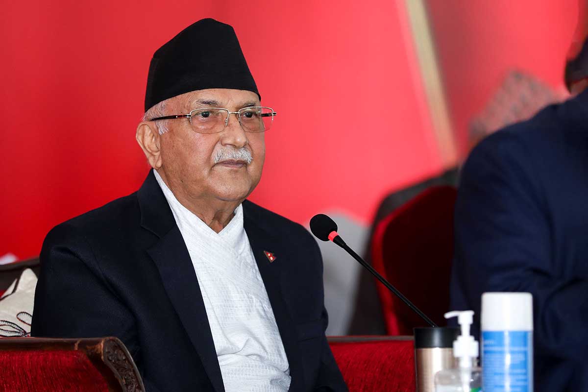 ओली माधवसँग सम्झौता नगर्ने, बरु प्रचण्डलाई लिन सक्ने