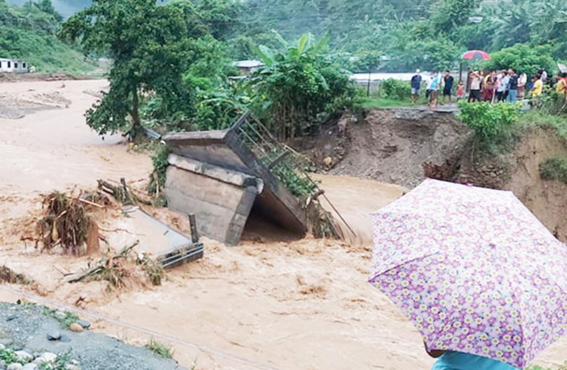 भोलीसम्म भारी वर्षा हुने, देशका राजमार्गहरु ठाउँठाउँमा बन्द