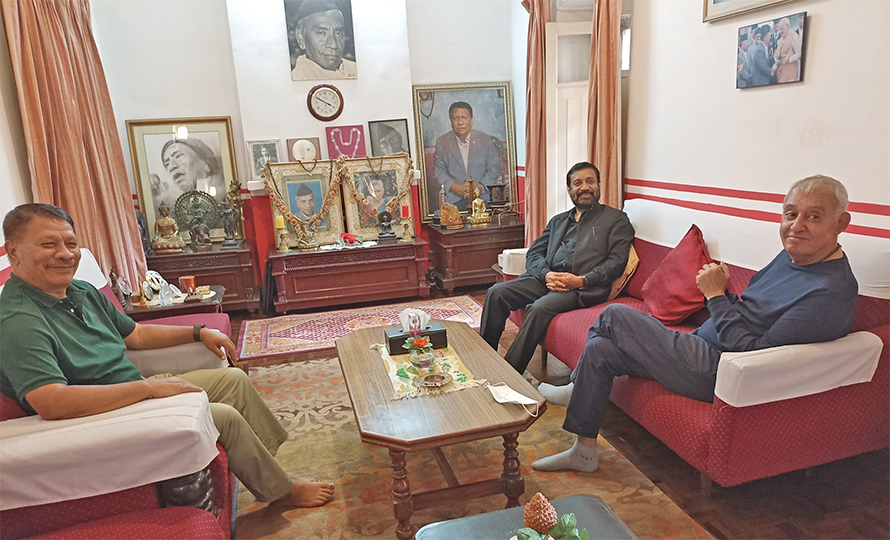 त्रय नेताको भेटले काँग्रेसभित्रको राजनीतिमा तरंग