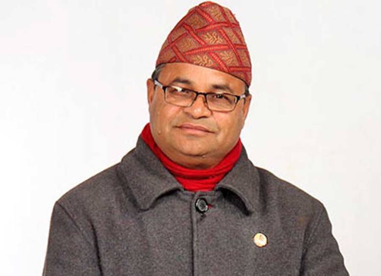 गौशालामा पुगेर वागमती प्रदेशका मन्त्री रामेश्व फुयाँलद्वारा श्रमदान