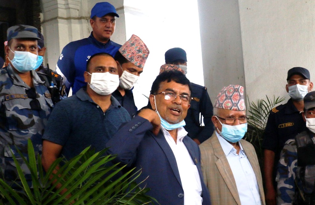 फेरि पनि माधवलाई कम्युनिष्ट शब्दप्रति मोह, माधवको एमाले दर्ता नहुँने संकेत