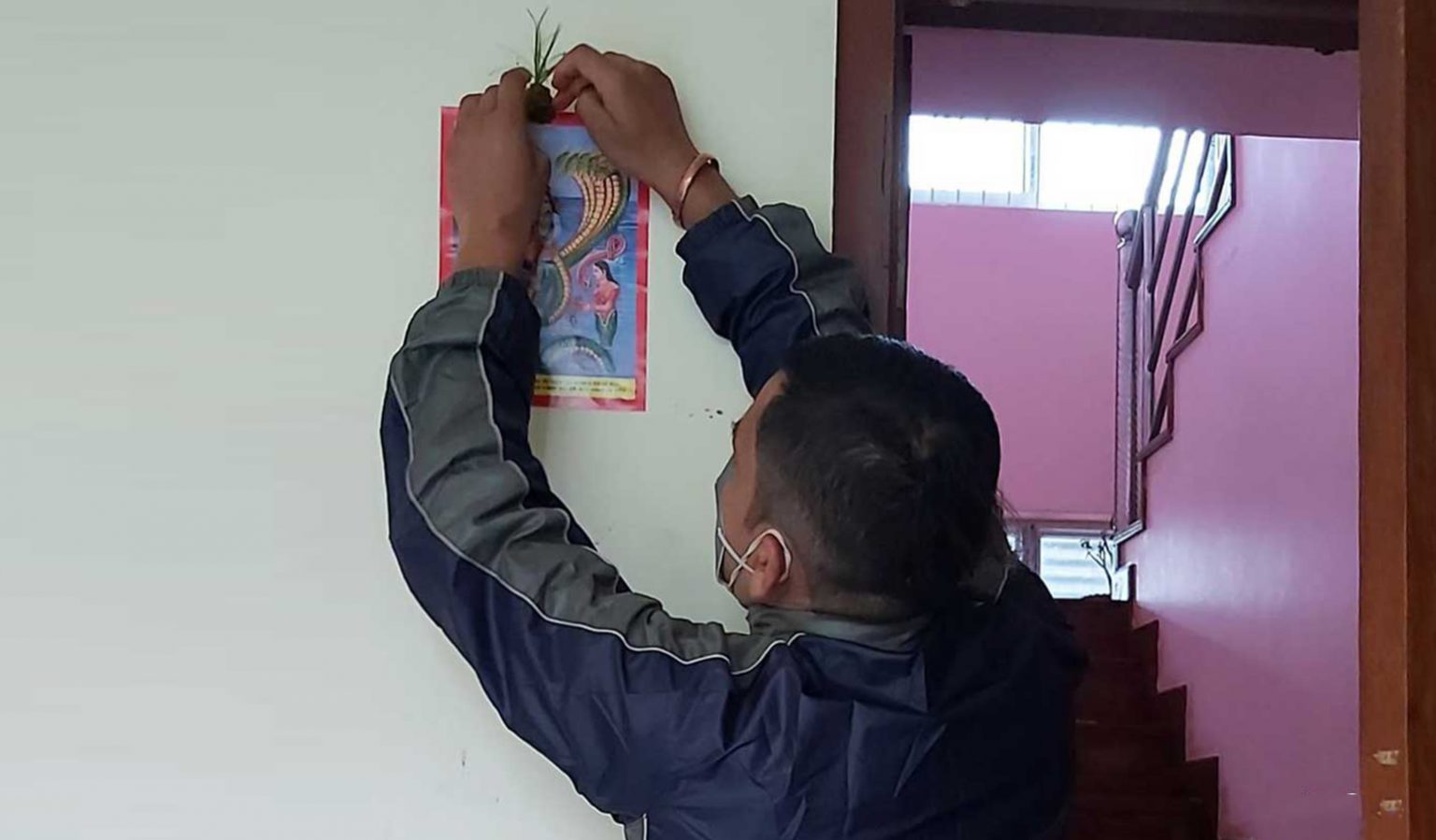 आज घरको मूल ढोकामा नाग टासेर मनाइन्छ नागपञ्चमी