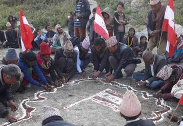 शाही मुख्य मन्त्री भएपछि नेपाली कांग्रेस हुम्लाद्वारा दीप प्रज्वलन