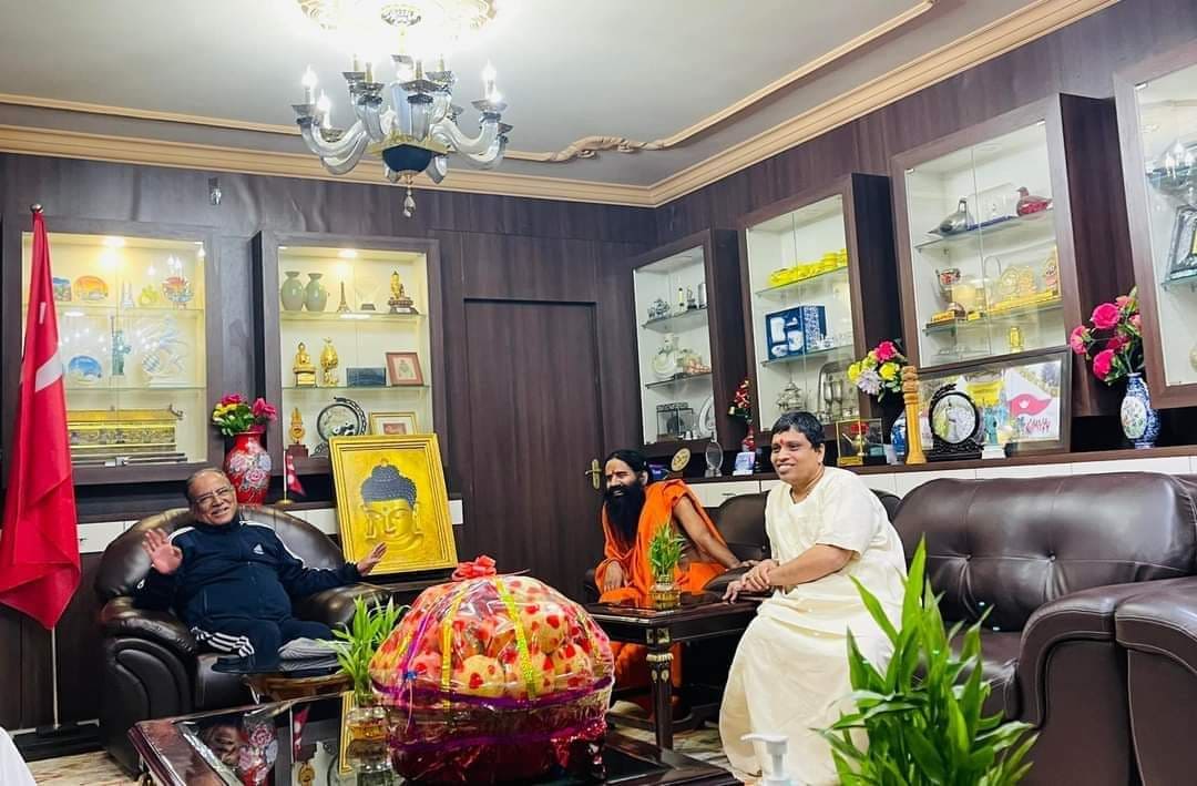 प्रचण्ड निवासमा रामदेव