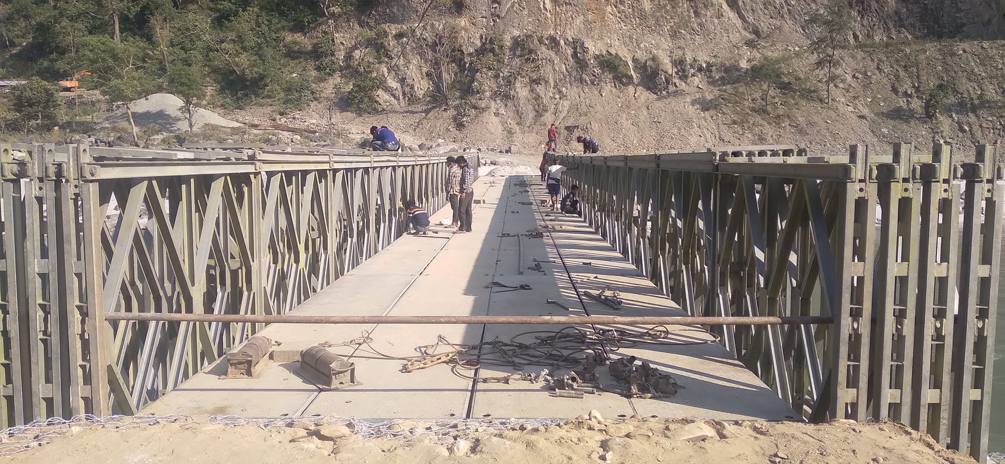 खोटाङ र उदयपुर जोड्ने फोक्सिङटारमा अस्थायी बेलिब्रिज जडान