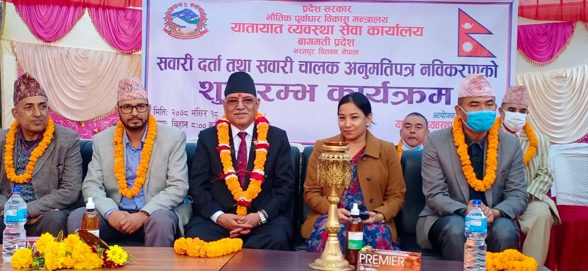 एमाले महाधिवेशन सकिने वित्तिकै प्रचण्ड चितवनमा, शिलान्यास र उद्घाटनमा व्यस्त