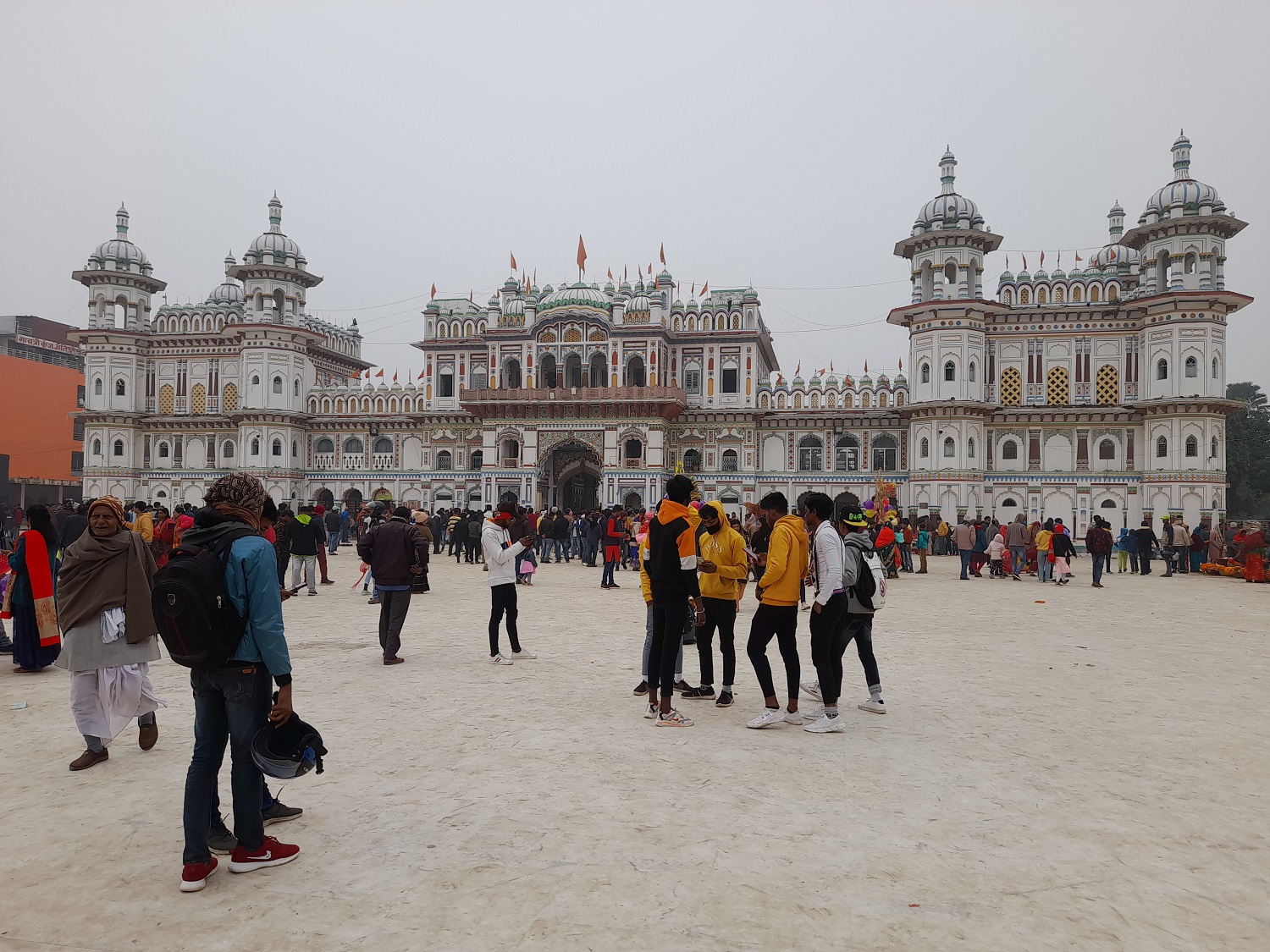 सन् २०२२ को पहिलो दिन भारतीय पर्यटकले जनकपुरधाम भरिभराउ