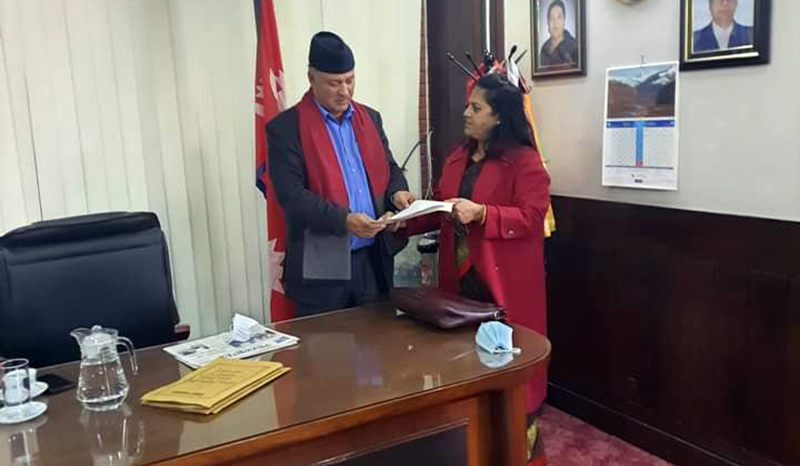 आफ्नै पार्टीको सरकारलाई कांग्रेसको आठ बुँदे ध्यानाकर्षण