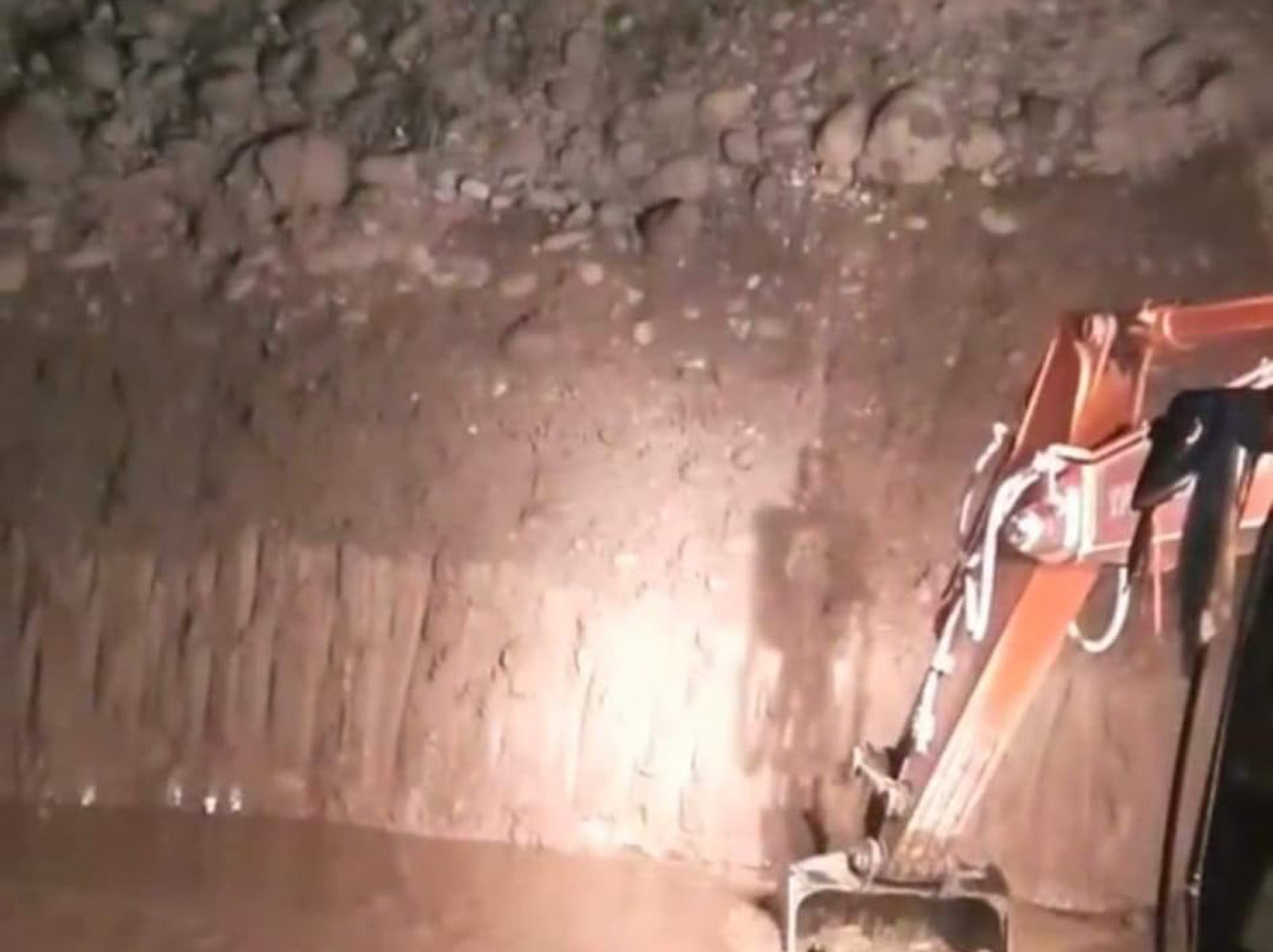 आगो तापिरहेको अवस्थामा ढिस्को खस्दा २ जनाको मृत्यु, ३ जना घाईते