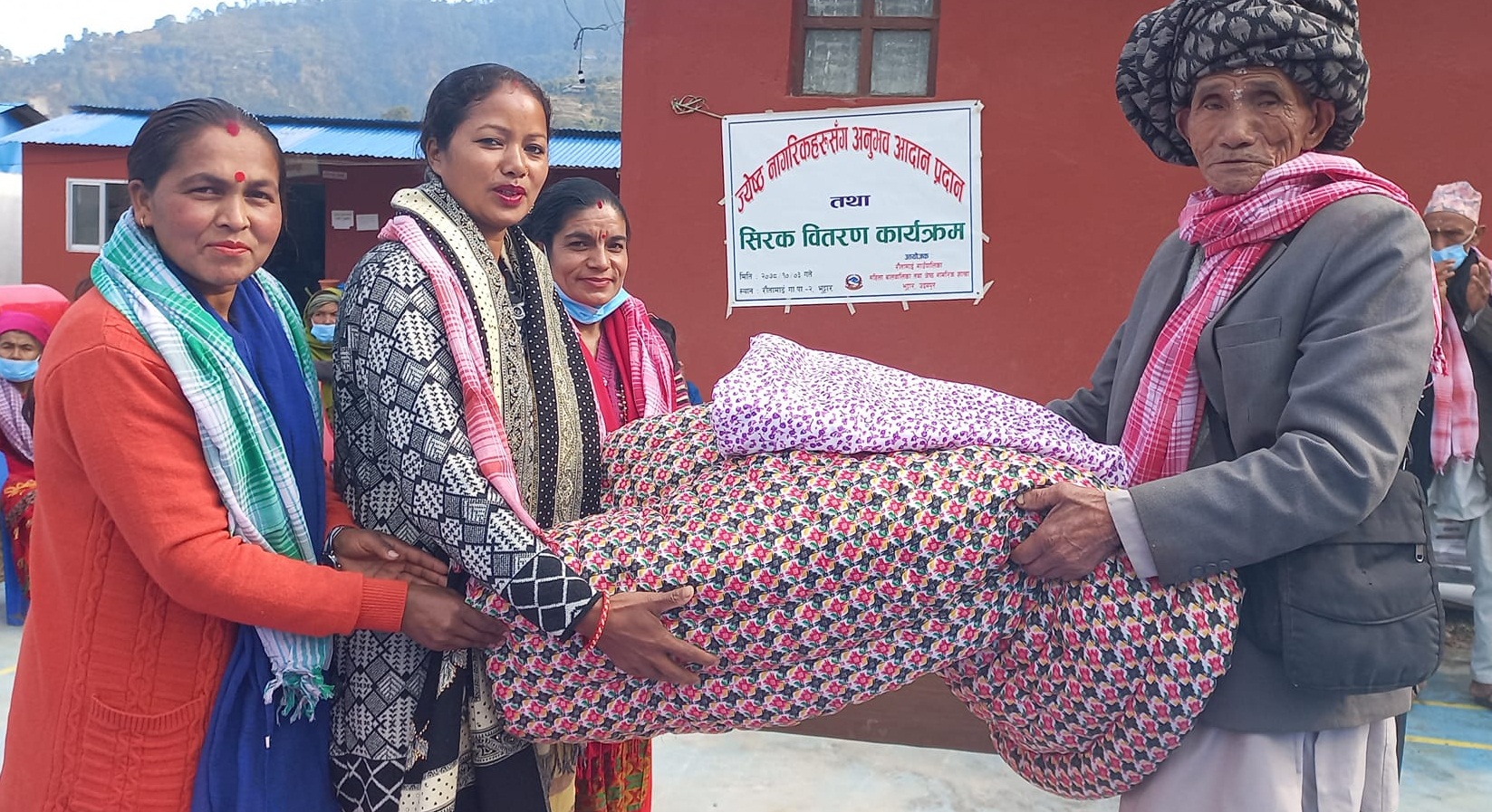 जाडोमा राैतामाईका १४० जेष्ठ नागरिकलाई सिरक