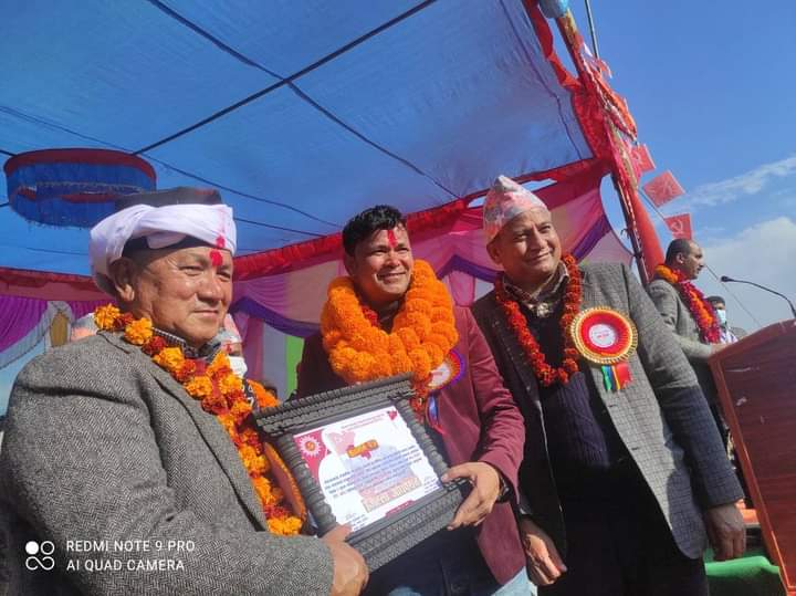 लोकगायक राजु परियार सम्मानित