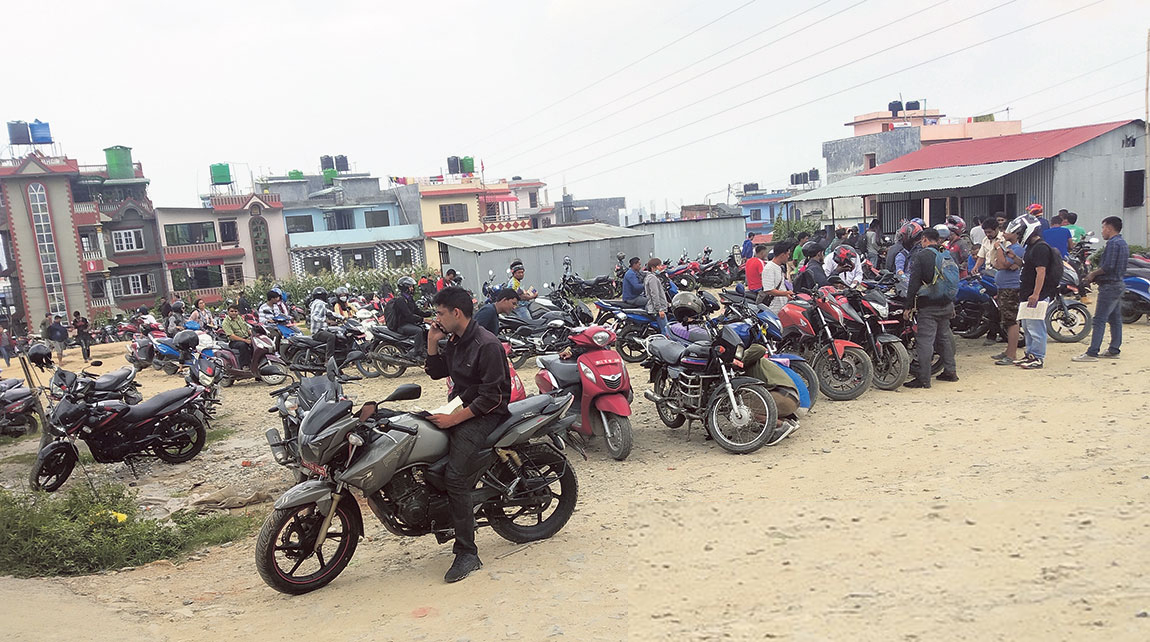 सर्वसाधारणलाई हैरानी दिने सोह्र विचौलिया पक्राउ