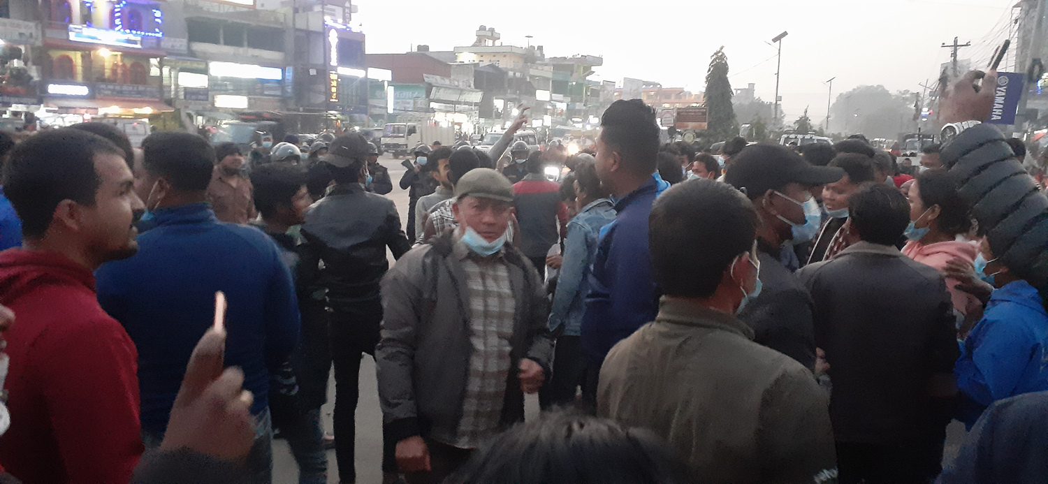 एमसीसीविरुद्ध एमाले, माओवादी र एकीकृत समाजवादीका कार्यकर्ता सडकमा