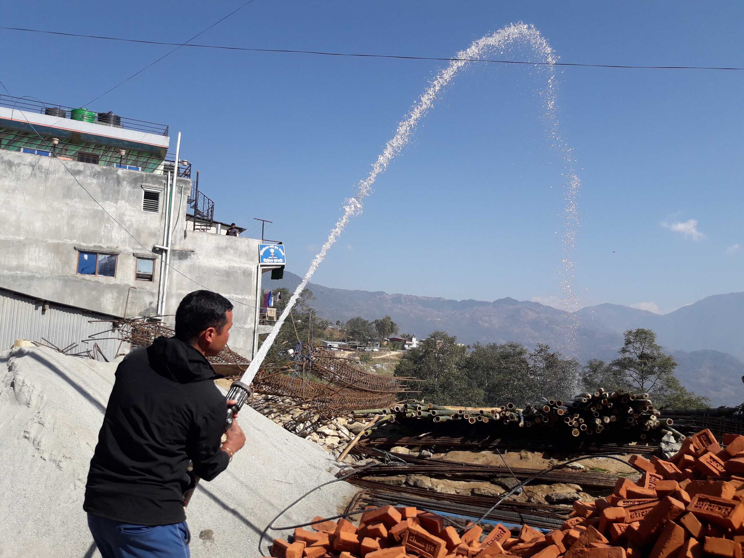 दिक्तेलमा फायर हाइड्रेन्ट गेट भल्भ परीक्षण
