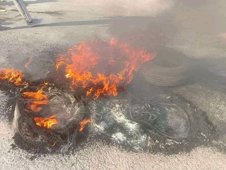 विद्यार्थी मृत्यु प्रकरणः मृतकका आफन्त र स्थानीयद्वारा डुम्रे-बेसीसहर सडक अवरोध