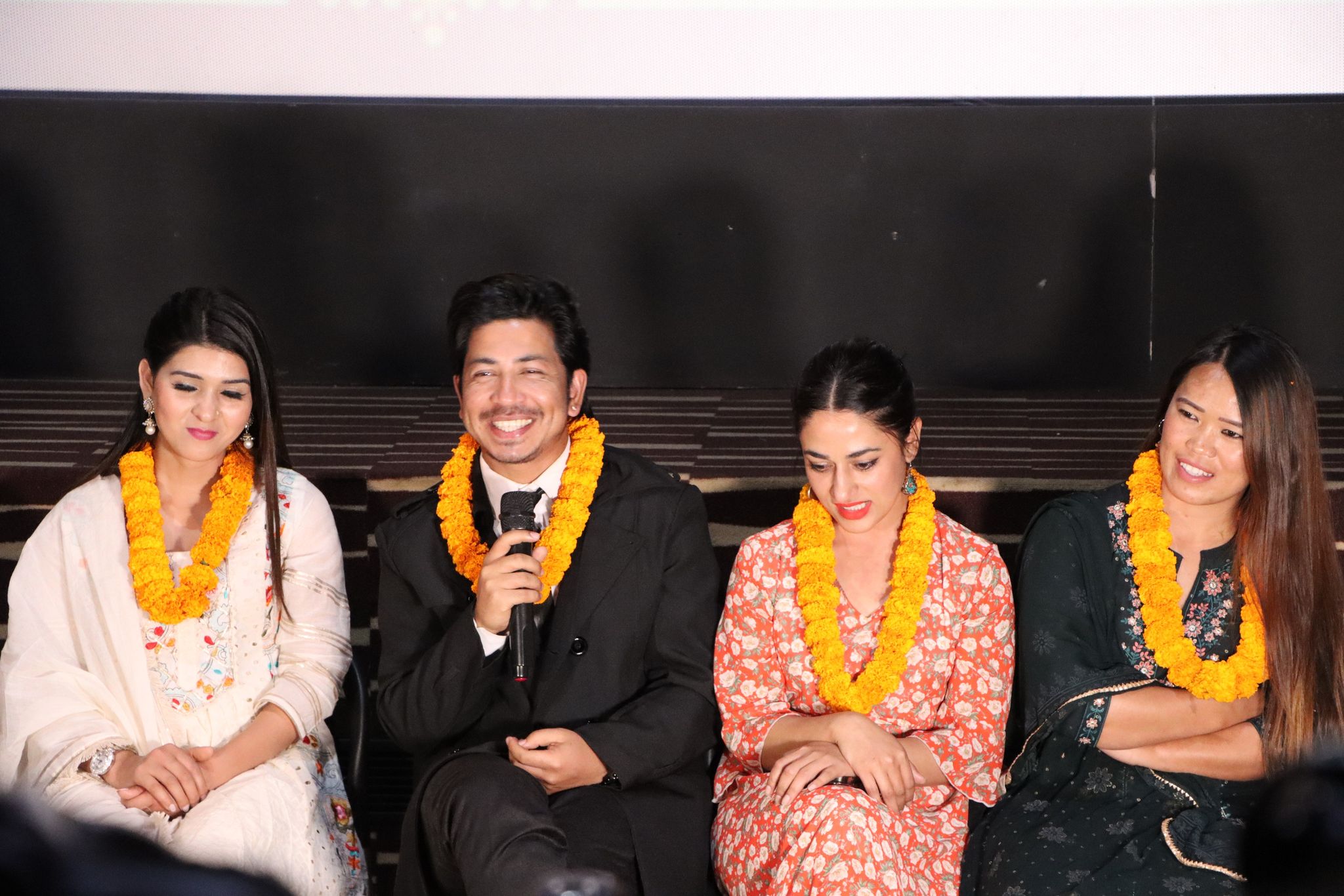 ‘म समाजबाट परिचालित छु’