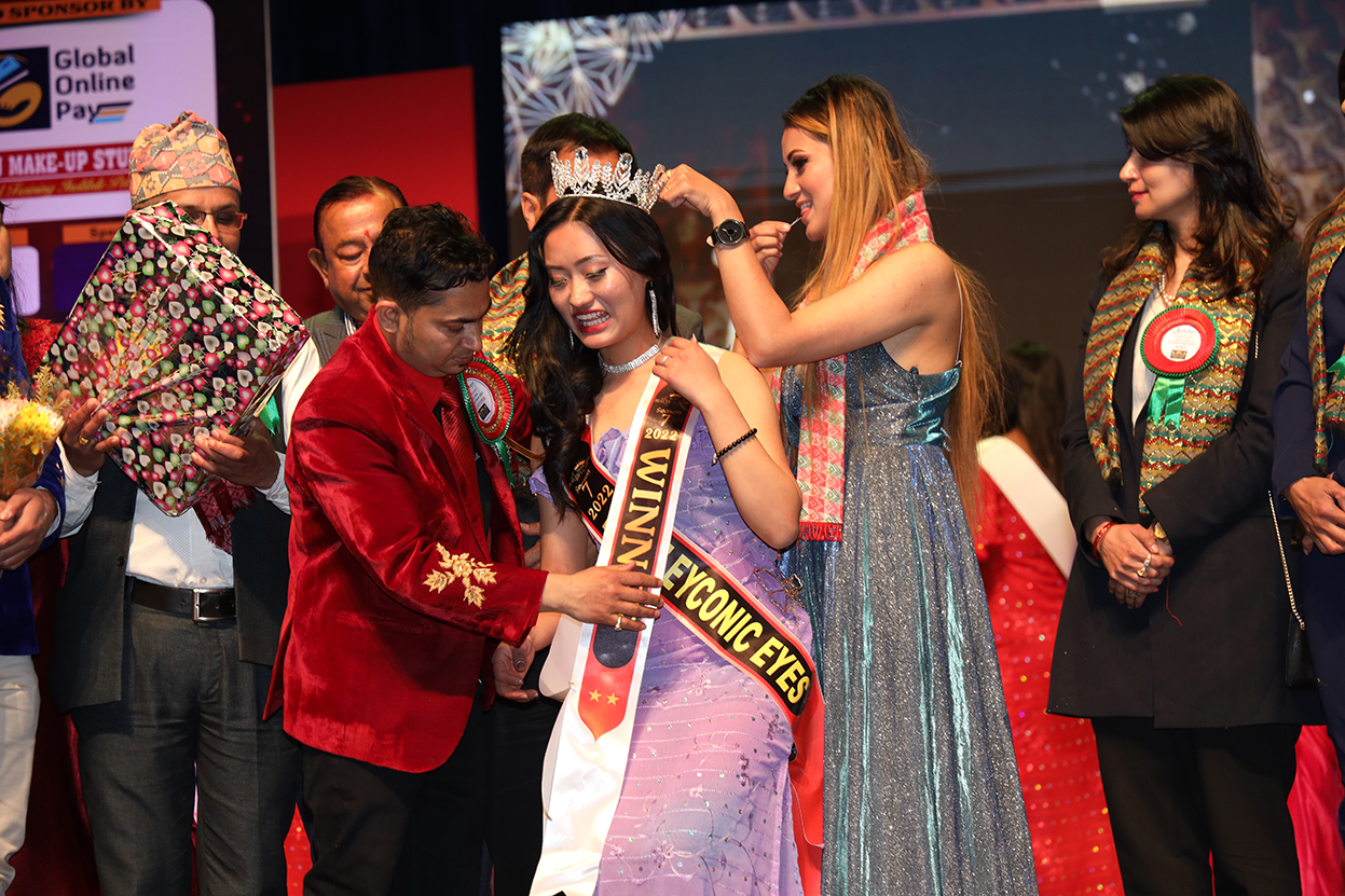 यसिमालाई मिस ब्युटिफुल र रोजिनालाई मिसेस ब्युटिफुलकाे उपाधि