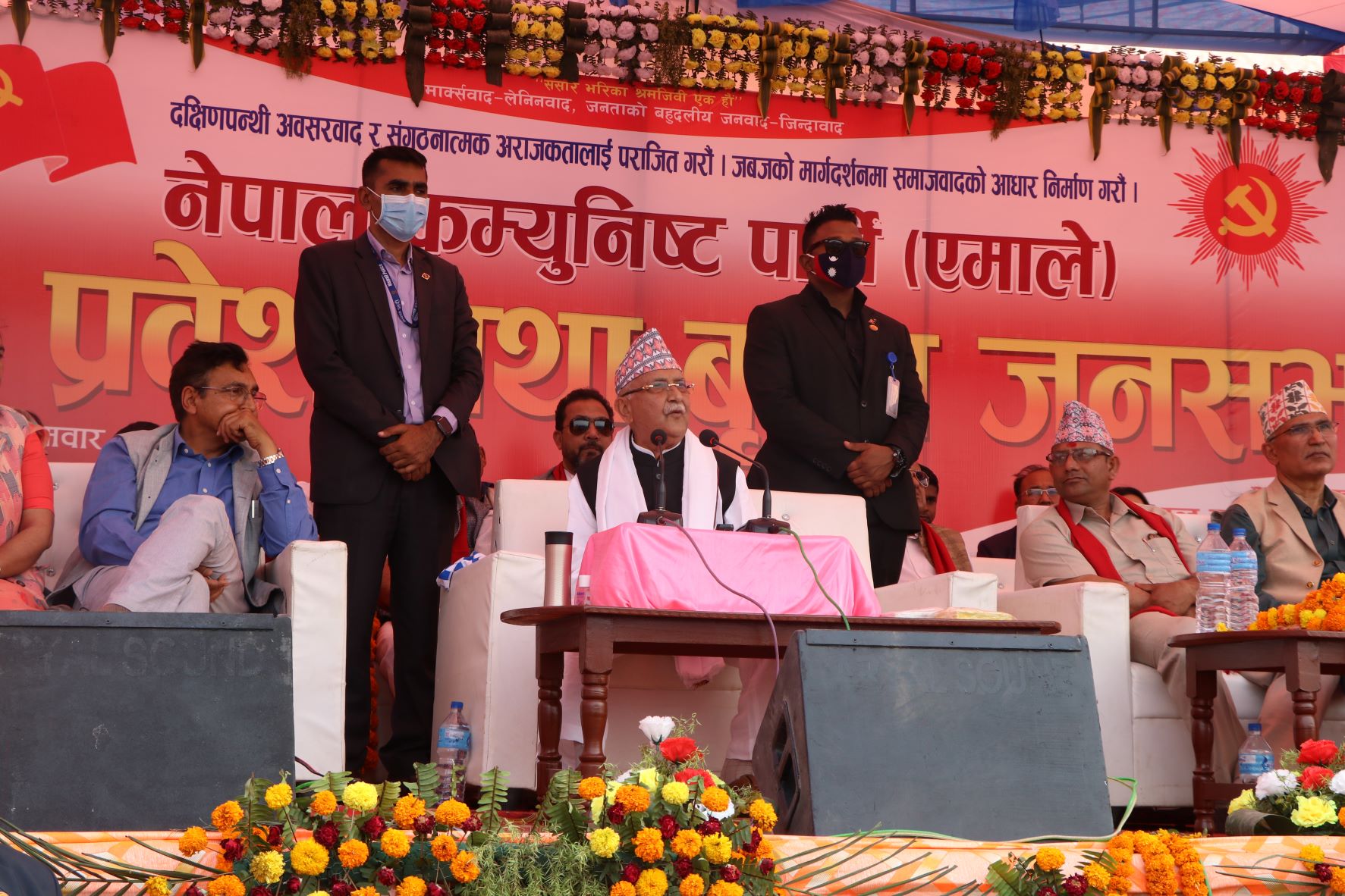 बैसाखी टेकेर होइन सबै मिलेर आए पनि एमालेसँग लड्सन सक्दैनन् : ओली