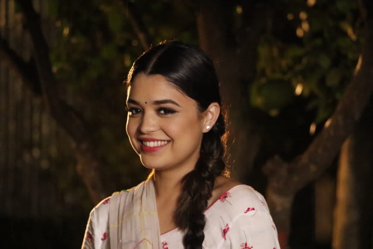 समीक्षा लेख्छिन्- ‘तिम्रो लागि सधैं म हार्न सक्छु’