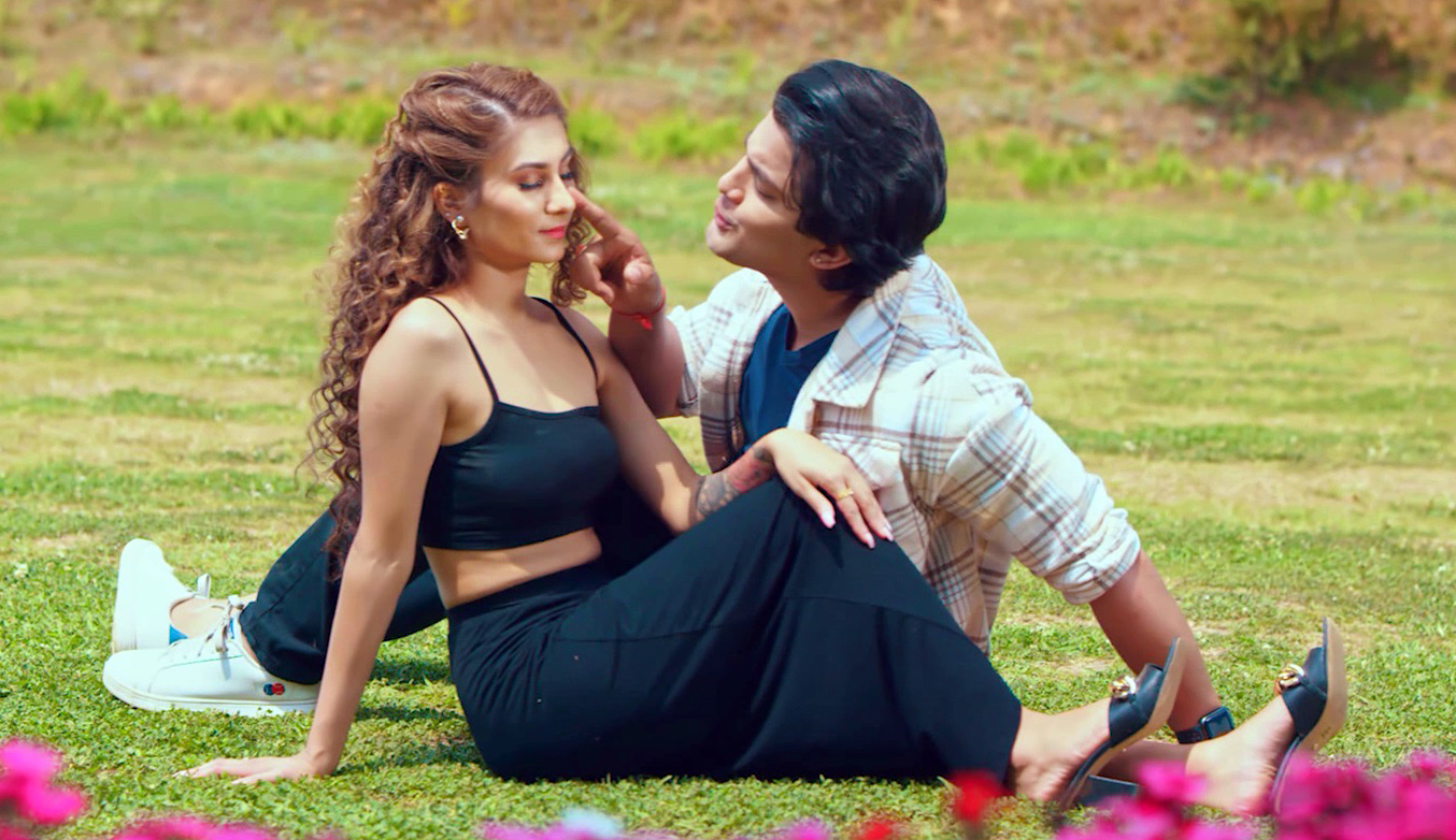 आकाश र कविताले ल्याए ‘छिटको सारी’