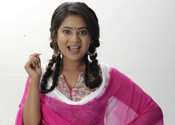 नक्कली कपाल लगाएर सिल्ली बनिन केकी