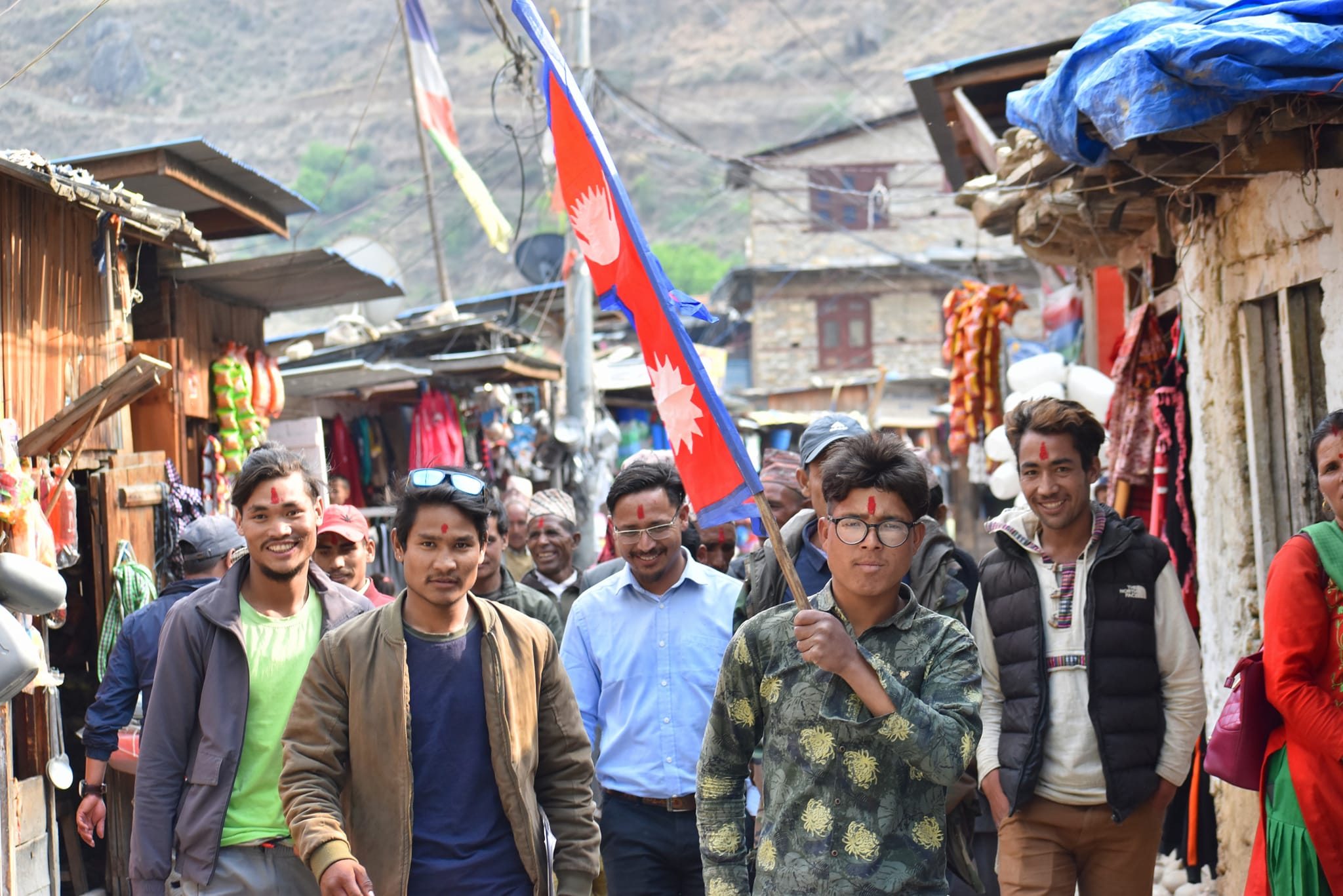 मतदाता फकाउँदै कर्णालीका उम्मेदवार