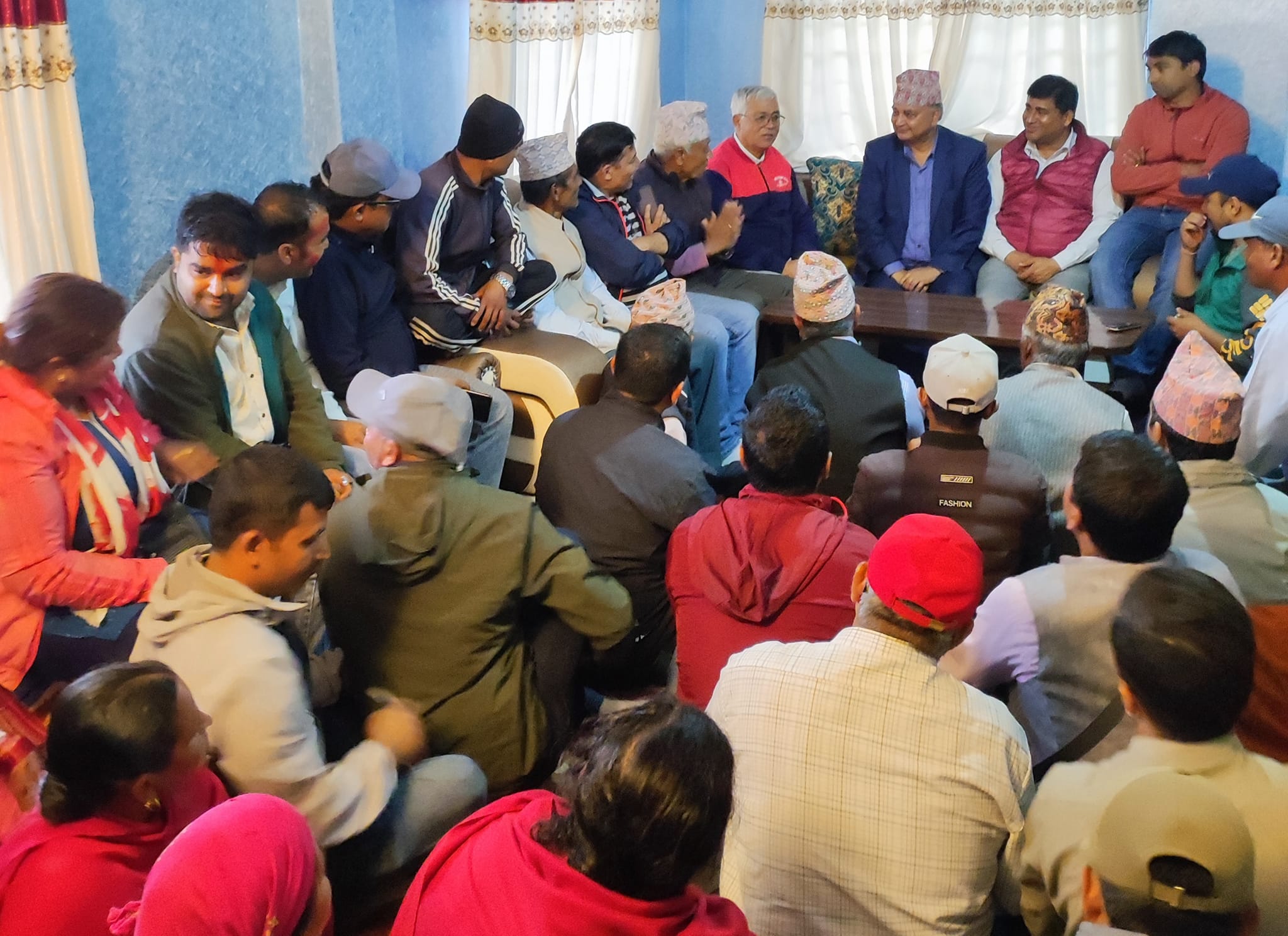 टिकट खोसिएपछि घरबाट ननिस्किएका पौडेललाई भेट्न ईश्वर पोखरेल पुगे पुरुन्चौर