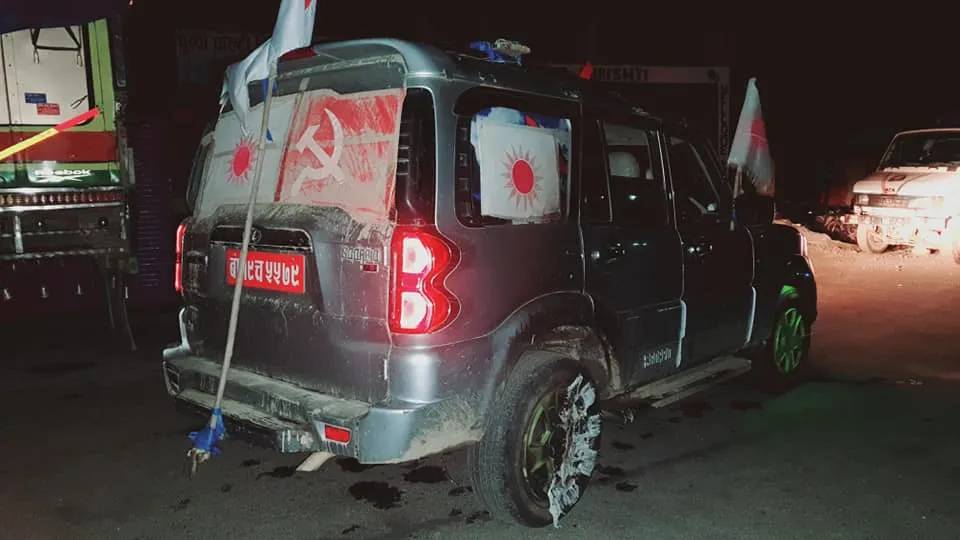 दैलेखको आठबीसमा एमालेबाट मेयरका उम्मेदवारकाे गाडीमा आगजनी