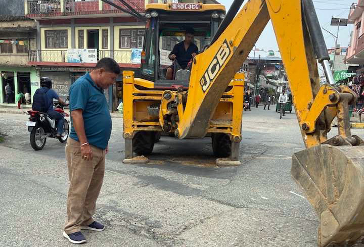 निर्वाचित भएको भोलिपल्टै काममा