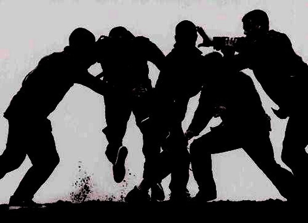 उर्लाबारीमा दुई समूहबिच झडप, एक जना युवा गम्भीर