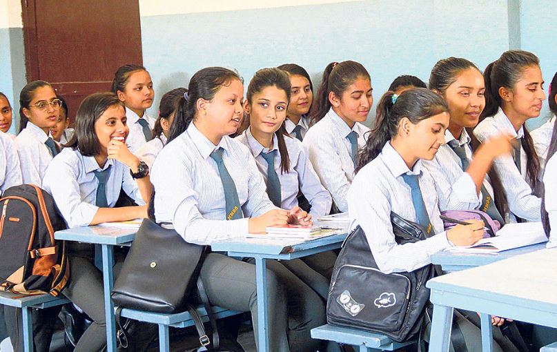 चितवनमा उच्च शिक्षा अध्ययन गर्ने विद्यार्थीलाई नि:शुल्क यातायात सेवा