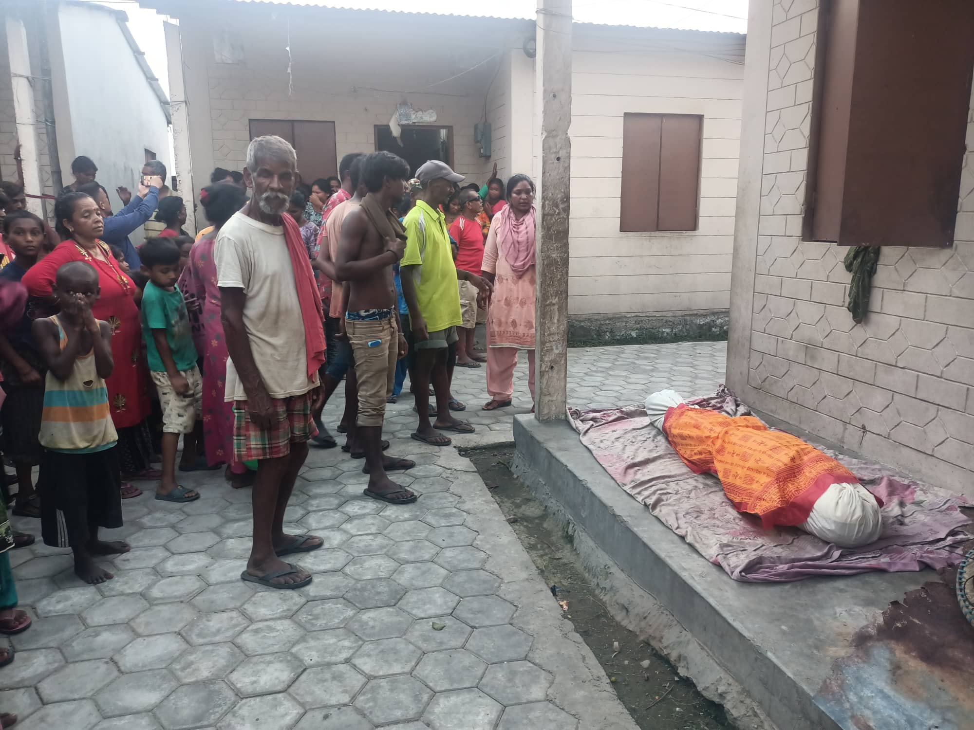 गीताको शव उठ्यो, नाबालिग छोरीले गरिन बाबुविरुद्ध उजुरी