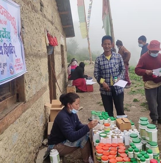 ६० वर्ष भन्दामाथिका नागरिकलाई खर्कमै पुगेर आयुर्वेदिक शिविर सञ्चालन