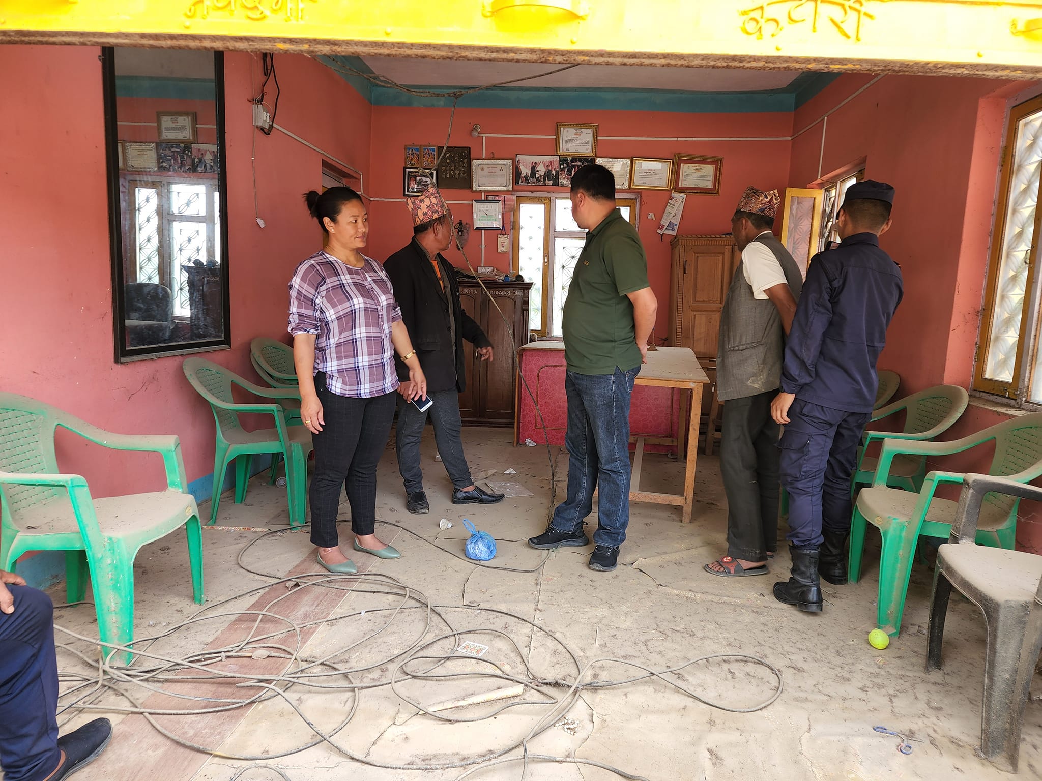 हलेसी मन्दिर व्यवस्थापन समितिको कार्यालयमा लागेको ताला खुल्यो 