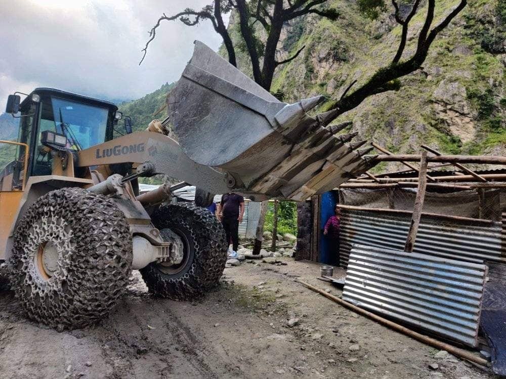 अनाधिकृत रुपमा निर्माण गरिएका टहरा भत्काउन सुरु