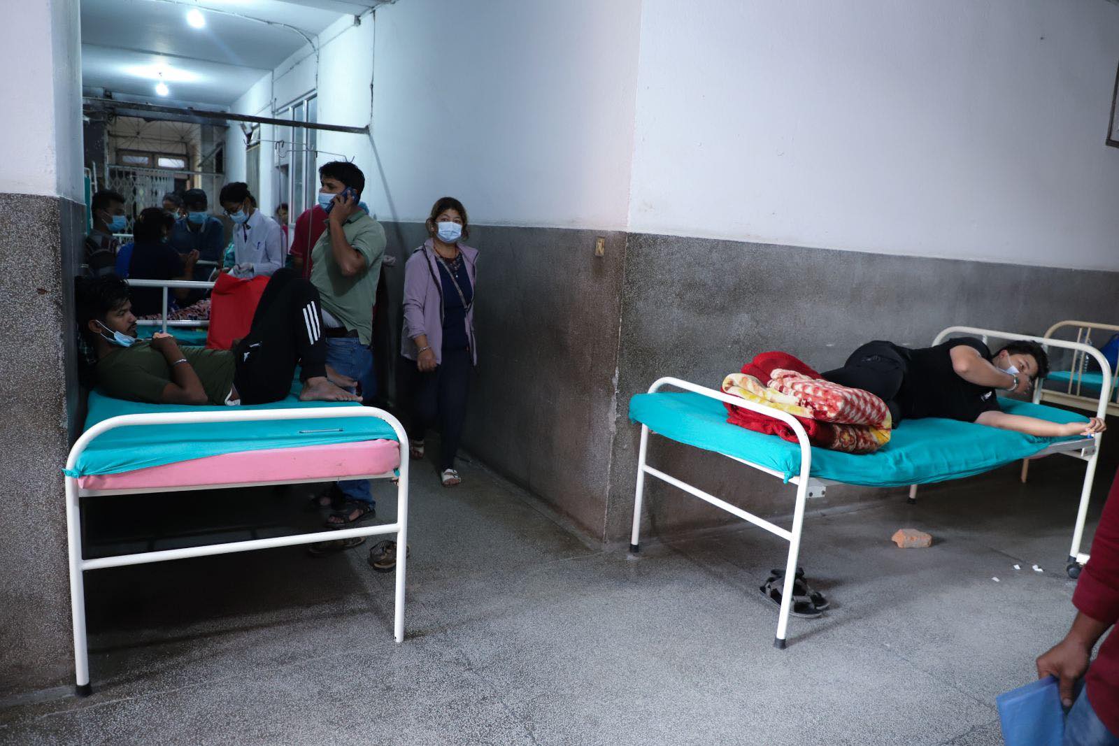 डेंगु बिरामीले भरियो टेकु अस्पताल