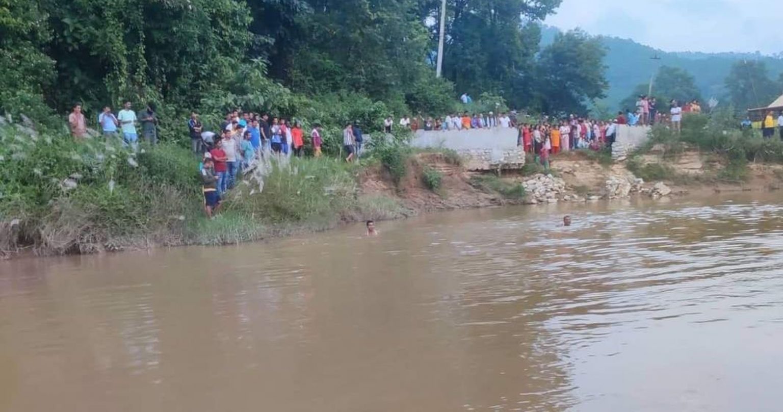 पौडी खेल्ने क्रममा खेलाले बगाउँदा तीन बालकको मृत्यु