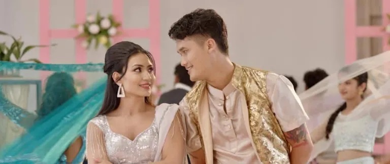 अञ्जु र आशिषको ‘छुनुमुनु छुनुमुनु’ मा सरोज र आश्मा