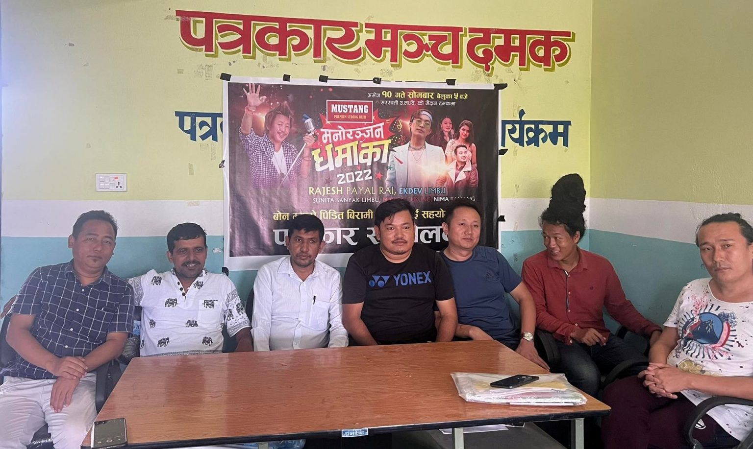 क्यान्सरपीडितको सहयोगार्थ राजेशपायल र एकदेवले प्रस्तुति