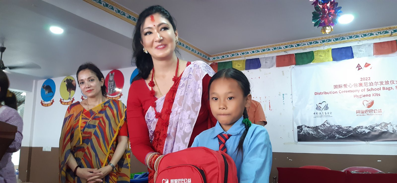 पूर्वयुवराज्ञी हिमानी लमजुङका ९७ विद्यालयमा