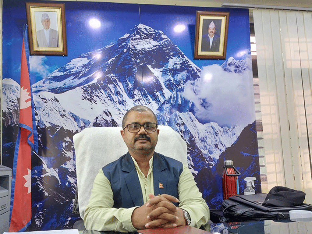 मन्त्रीले हटाए कार्यकक्षबाट राष्ट्रपति र प्रधानमन्त्रीको तस्बिर