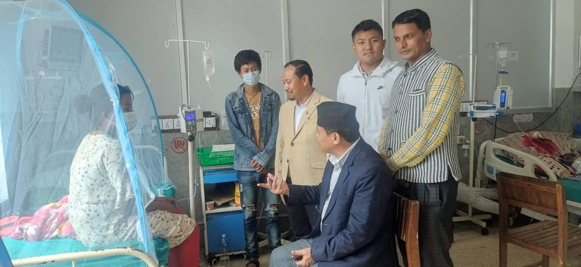 निमोनियाले सिकिस्त बालकलाई आर्थिक सहयोग