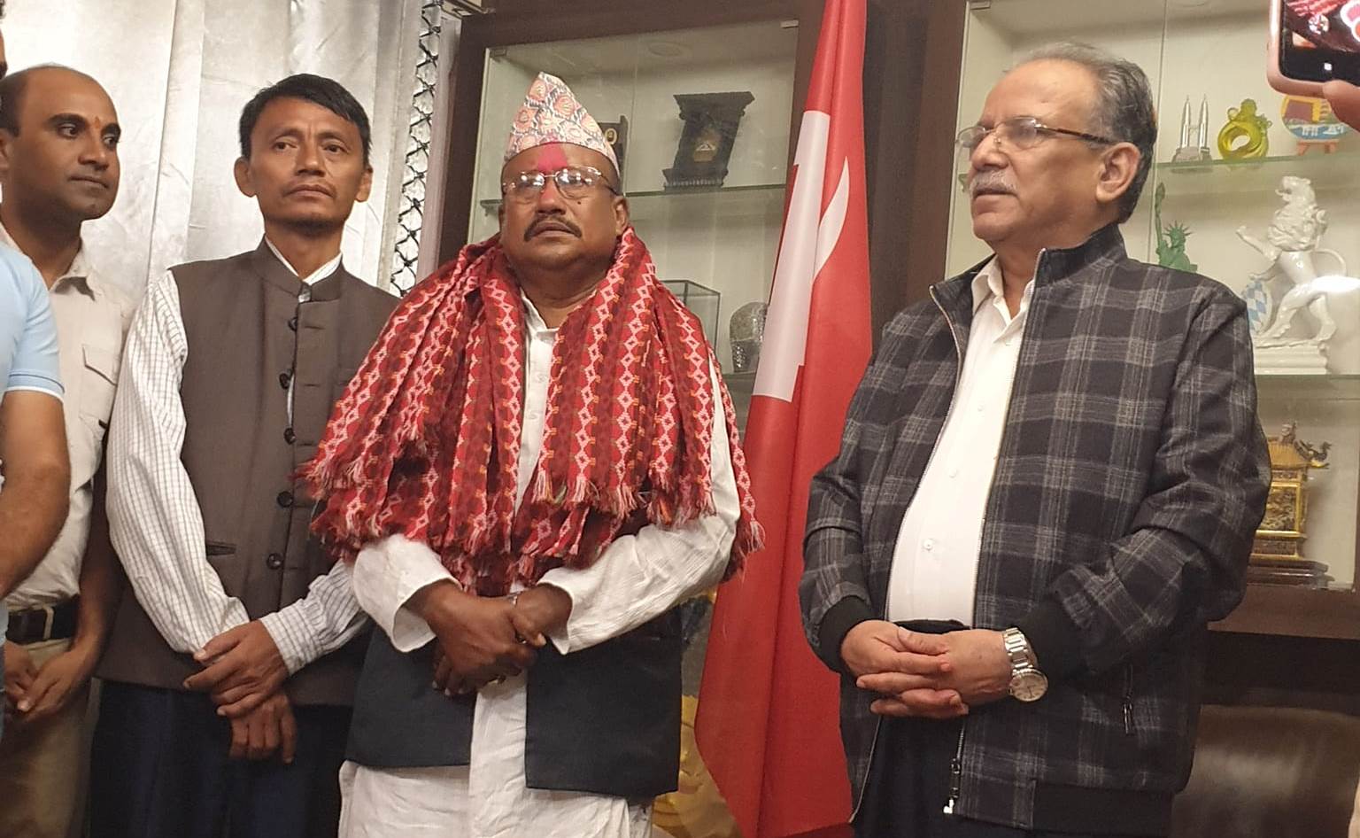 इटहरीका पुर्व मेयर चौधरी माओवादी प्रवेश