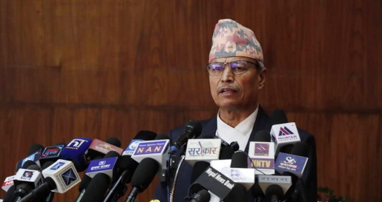 सुतेको समयसमेत घटाउन ओलीलाई भीम रावलको कटाक्ष