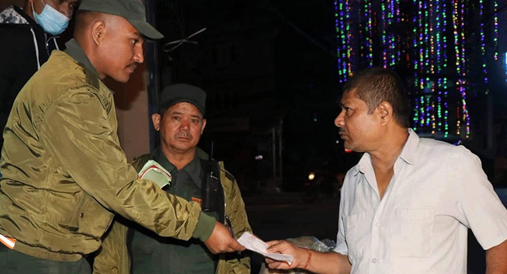 सार्वजनिक स्थानमा फोहोर फाल्नेमाथि महानगरको कारबाही