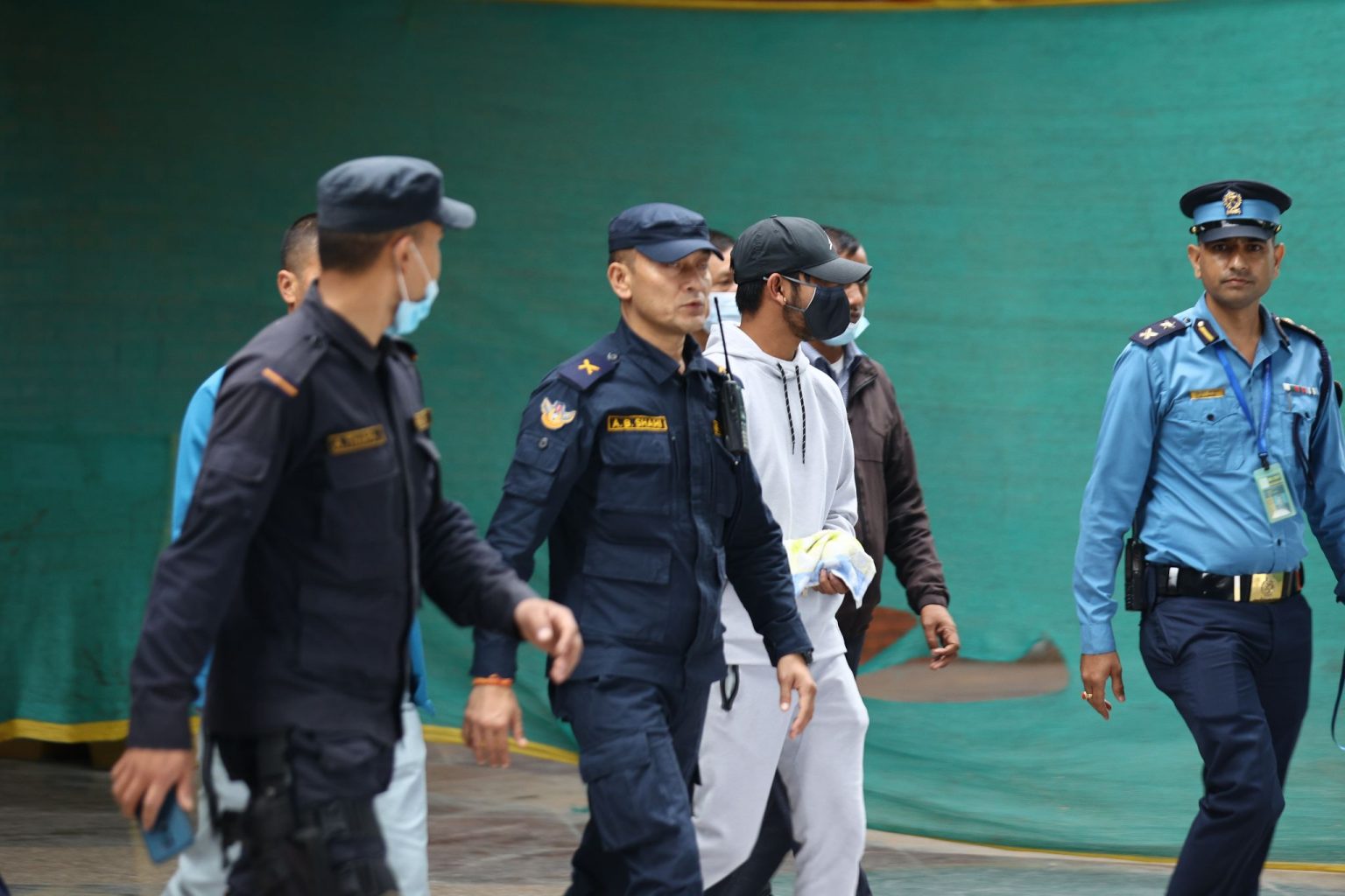 सन्दीप लामिछानेलाई म्याद थपका लागि अदालतमा लगिँदै